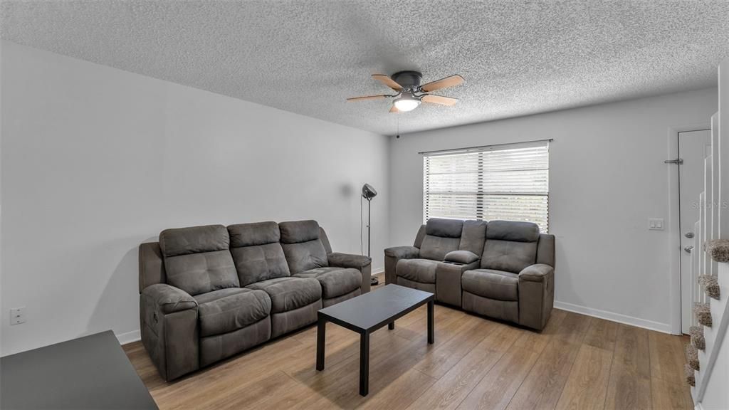 Activo con contrato: $215,000 (2 camas, 1 baños, 960 Pies cuadrados)