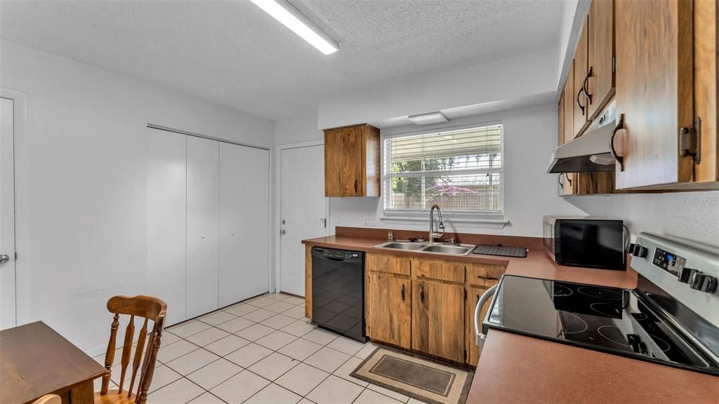 Activo con contrato: $215,000 (2 camas, 1 baños, 960 Pies cuadrados)