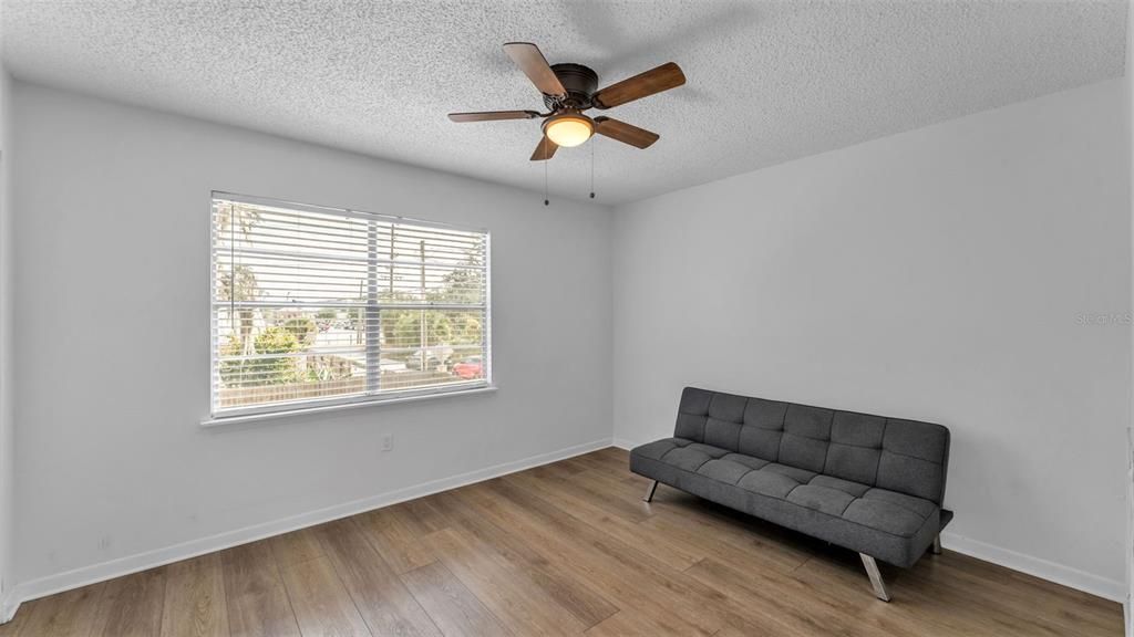 Activo con contrato: $215,000 (2 camas, 1 baños, 960 Pies cuadrados)