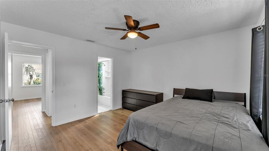 Activo con contrato: $215,000 (2 camas, 1 baños, 960 Pies cuadrados)