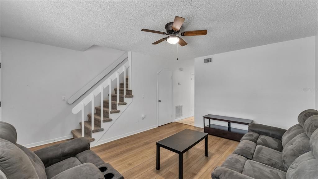 Activo con contrato: $215,000 (2 camas, 1 baños, 960 Pies cuadrados)