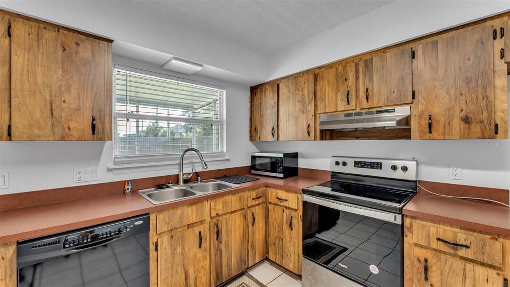 Activo con contrato: $215,000 (2 camas, 1 baños, 960 Pies cuadrados)