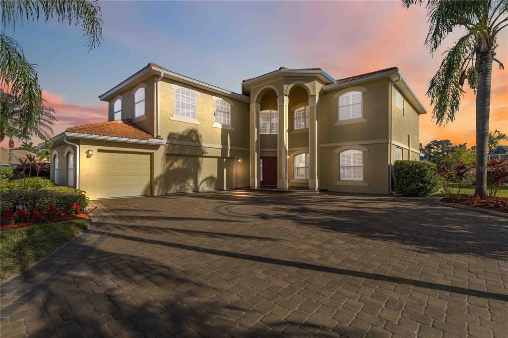 En Venta: $899,900 (6 camas, 4 baños, 3982 Pies cuadrados)