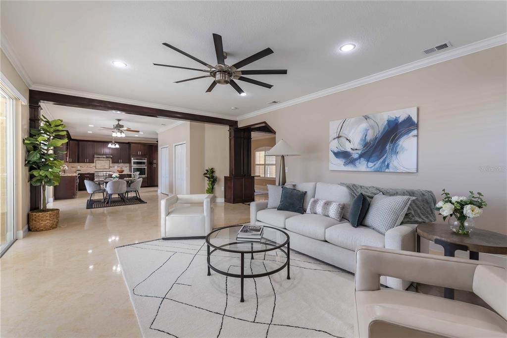 En Venta: $899,900 (6 camas, 4 baños, 3982 Pies cuadrados)