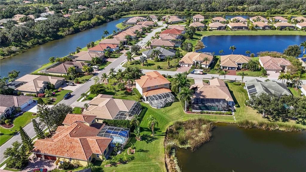 En Venta: $899,900 (6 camas, 4 baños, 3982 Pies cuadrados)