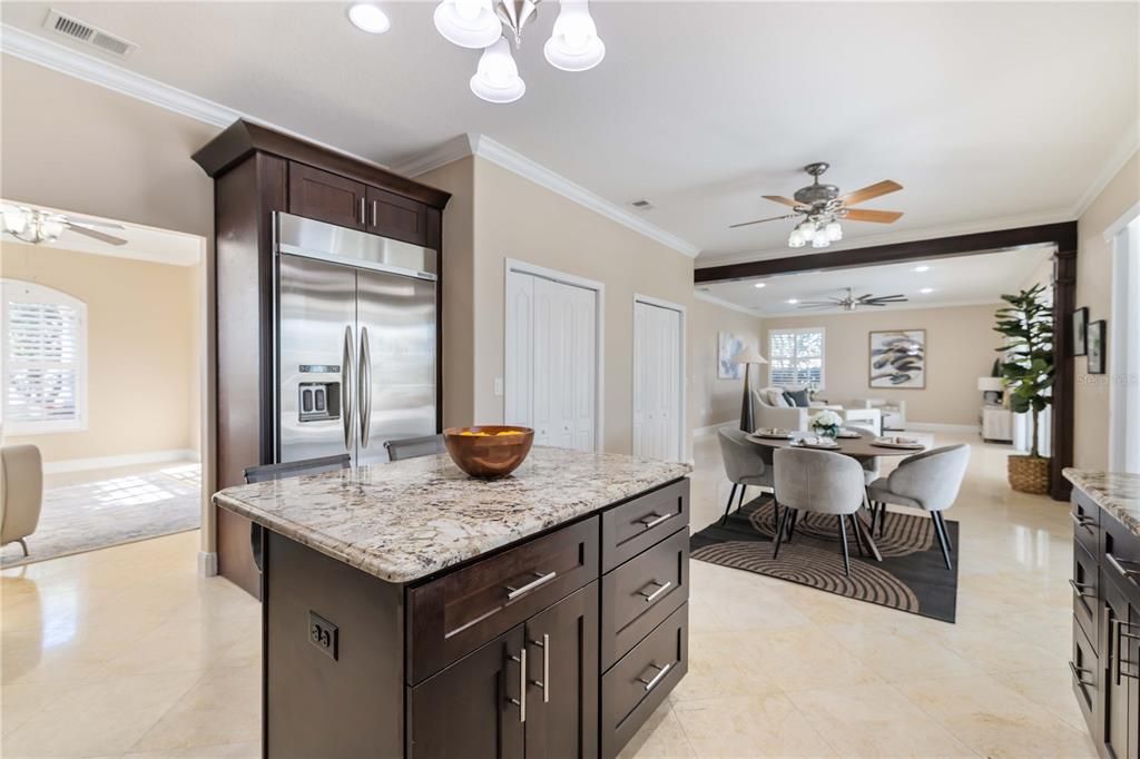 En Venta: $899,900 (6 camas, 4 baños, 3982 Pies cuadrados)