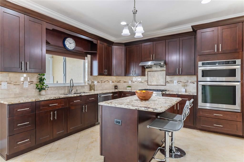 En Venta: $899,900 (6 camas, 4 baños, 3982 Pies cuadrados)