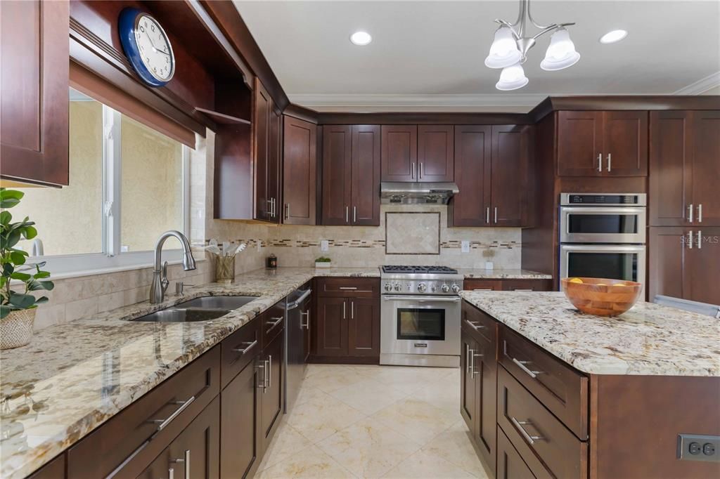 En Venta: $899,900 (6 camas, 4 baños, 3982 Pies cuadrados)