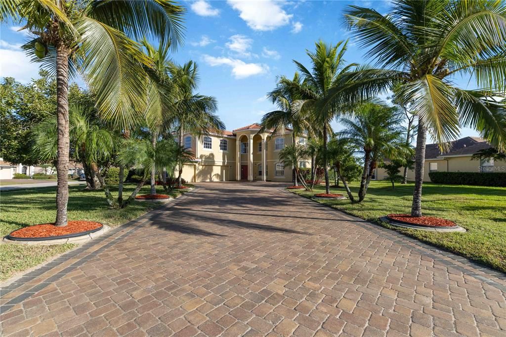 En Venta: $899,900 (6 camas, 4 baños, 3982 Pies cuadrados)