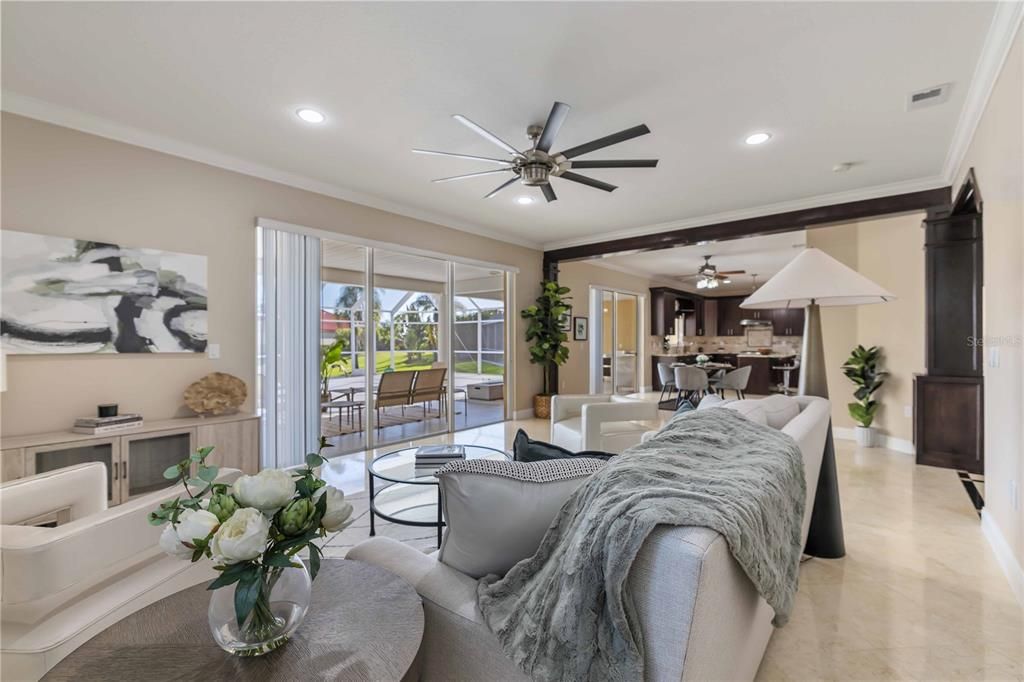 En Venta: $899,900 (6 camas, 4 baños, 3982 Pies cuadrados)