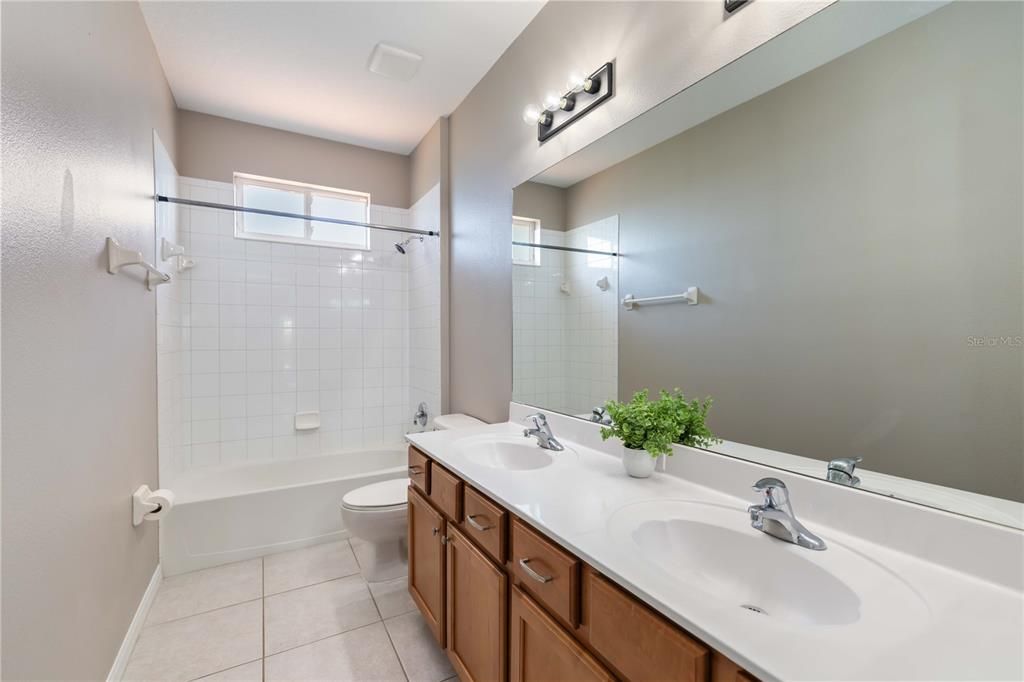 En Venta: $899,900 (6 camas, 4 baños, 3982 Pies cuadrados)