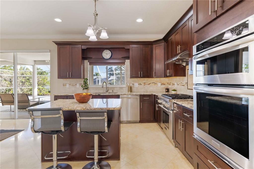 En Venta: $899,900 (6 camas, 4 baños, 3982 Pies cuadrados)