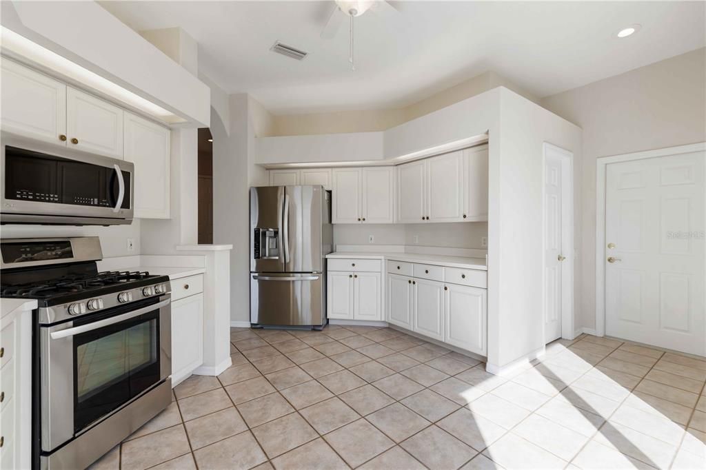 For Sale: $479,000 (2 beds, 2 baths, 1837 Square Feet)