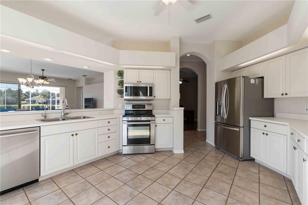 For Sale: $479,000 (2 beds, 2 baths, 1837 Square Feet)