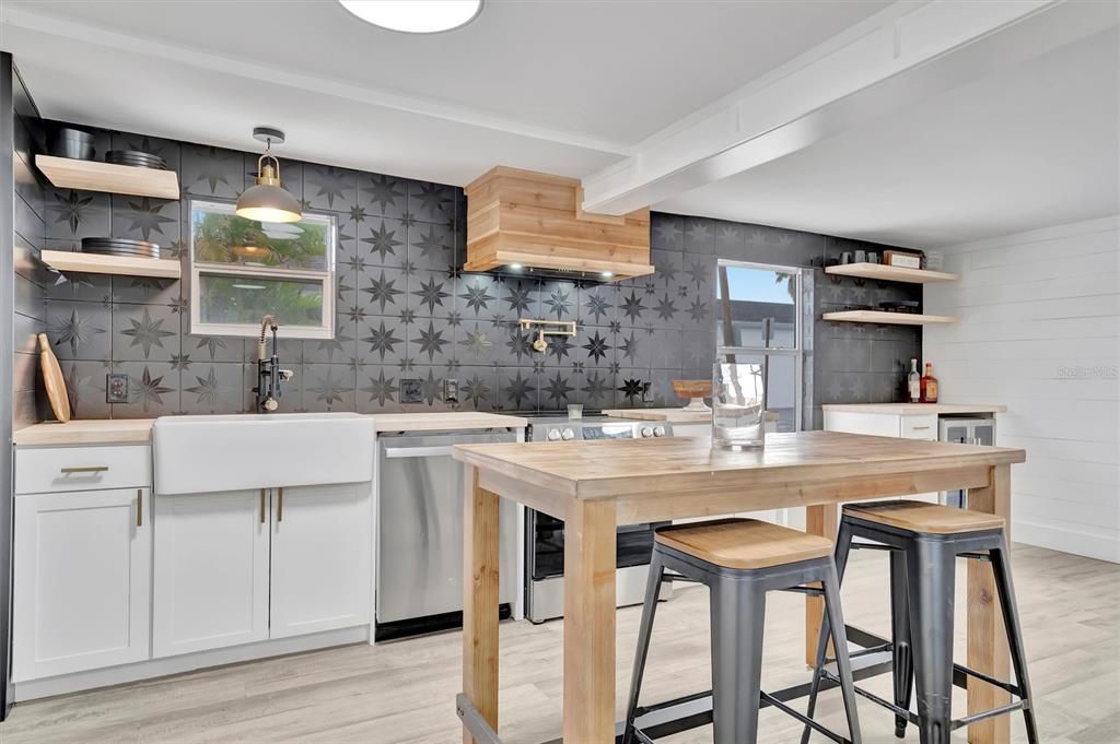 For Sale: $1,099,000 (6 beds, 4 baths, 2710 Square Feet)