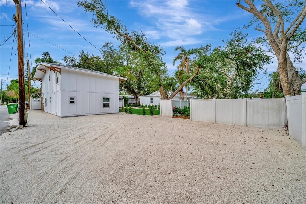 For Sale: $1,099,000 (6 beds, 4 baths, 2710 Square Feet)