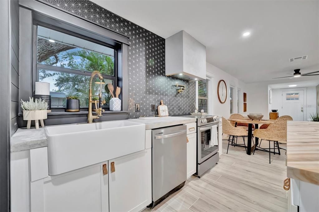 For Sale: $1,099,000 (6 beds, 4 baths, 2710 Square Feet)