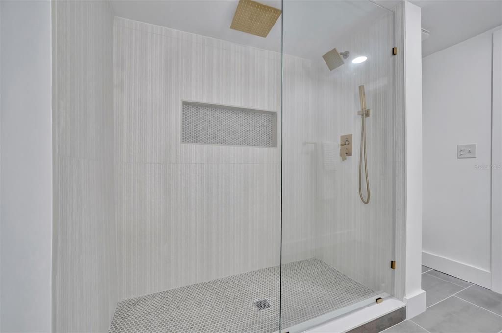 For Sale: $1,099,000 (6 beds, 4 baths, 2710 Square Feet)