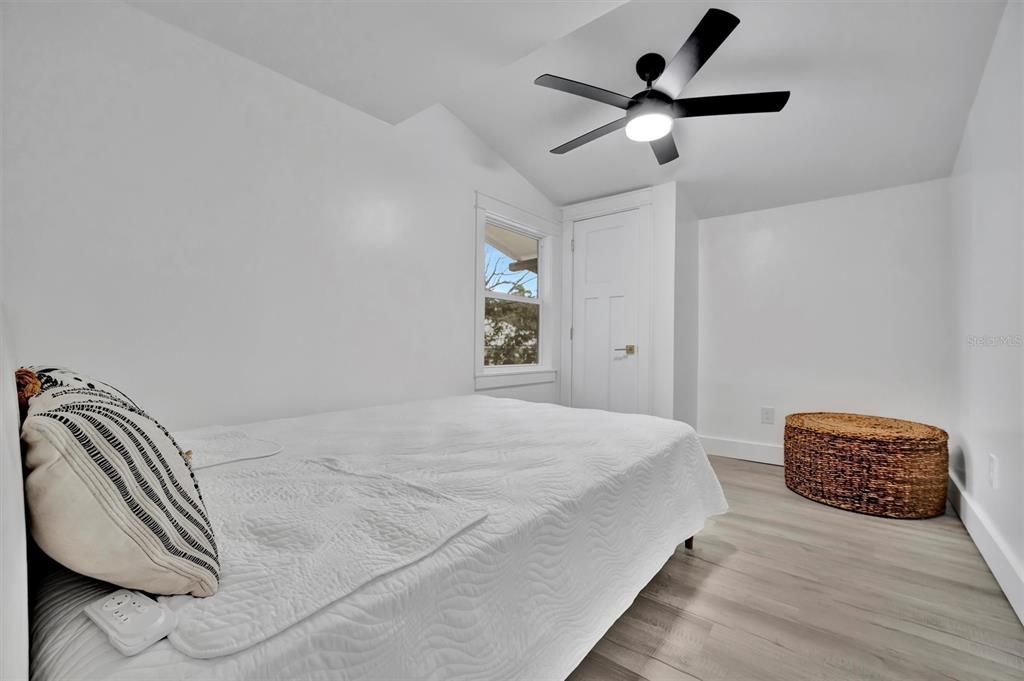 For Sale: $1,099,000 (6 beds, 4 baths, 2710 Square Feet)