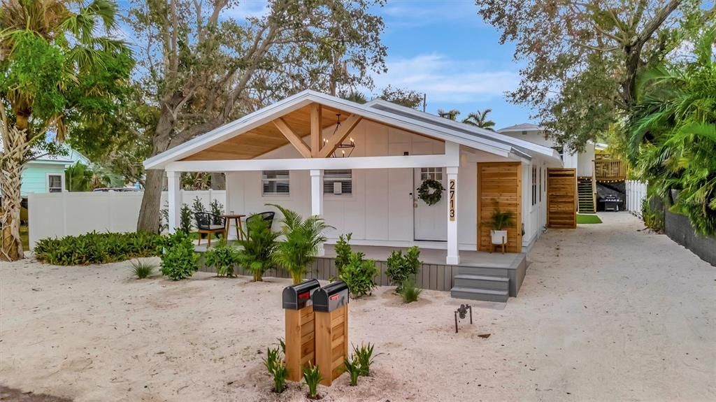 For Sale: $1,099,000 (6 beds, 4 baths, 2710 Square Feet)