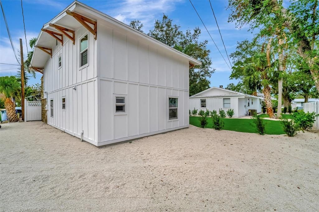 For Sale: $1,099,000 (6 beds, 4 baths, 2710 Square Feet)