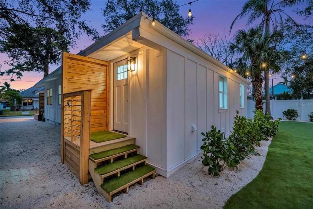 For Sale: $1,099,000 (6 beds, 4 baths, 2710 Square Feet)