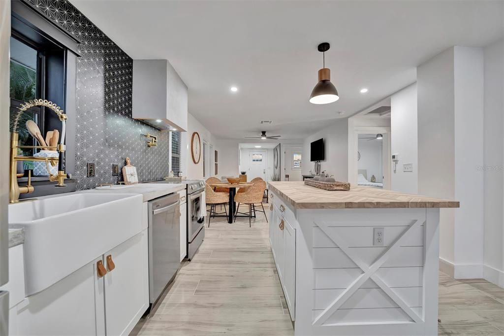 For Sale: $1,099,000 (6 beds, 4 baths, 2710 Square Feet)