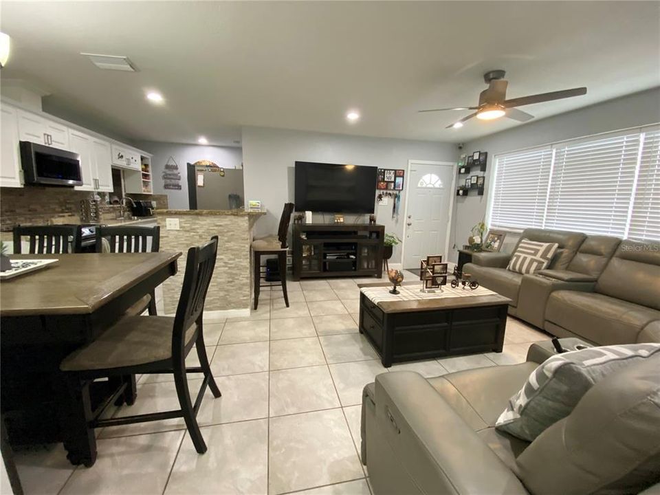 For Sale: $234,000 (3 beds, 1 baths, 1424 Square Feet)