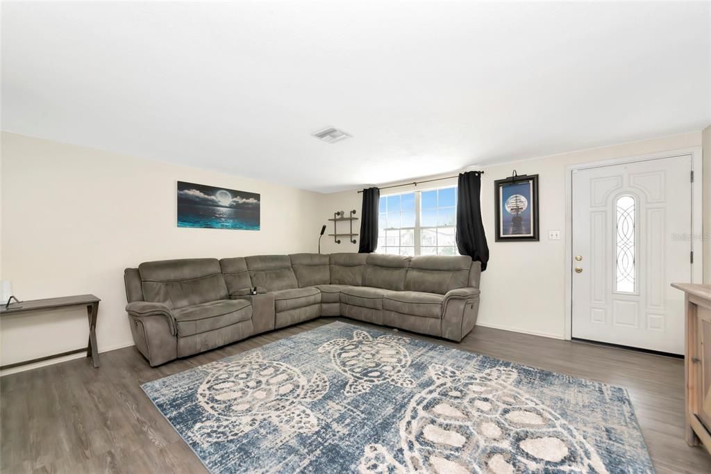 合同活跃: $339,999 (3 贝兹, 2 浴室, 1234 平方英尺)