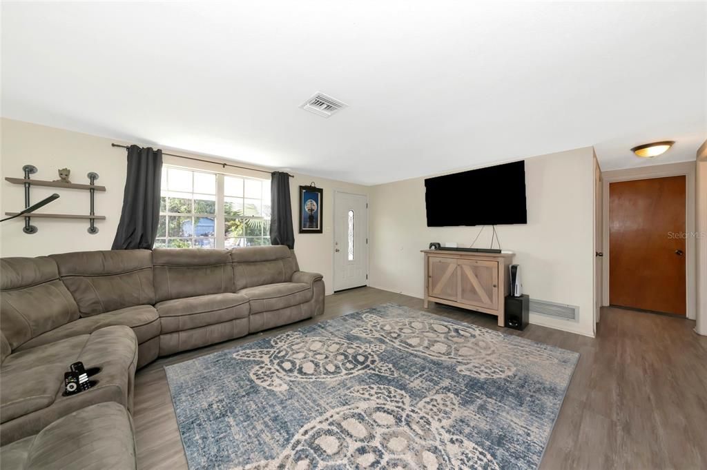 合同活跃: $339,999 (3 贝兹, 2 浴室, 1234 平方英尺)