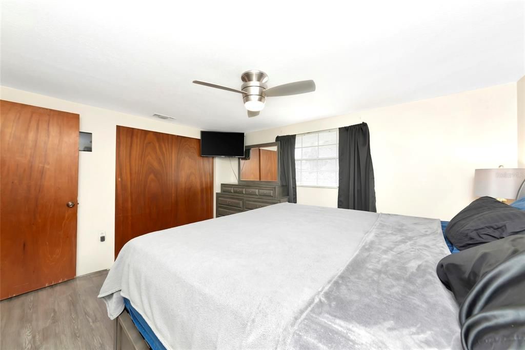 合同活跃: $339,999 (3 贝兹, 2 浴室, 1234 平方英尺)