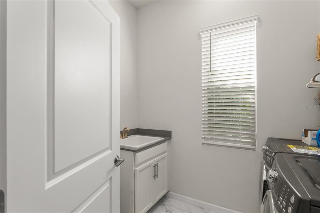 合同活跃: $735,000 (5 贝兹, 3 浴室, 3014 平方英尺)