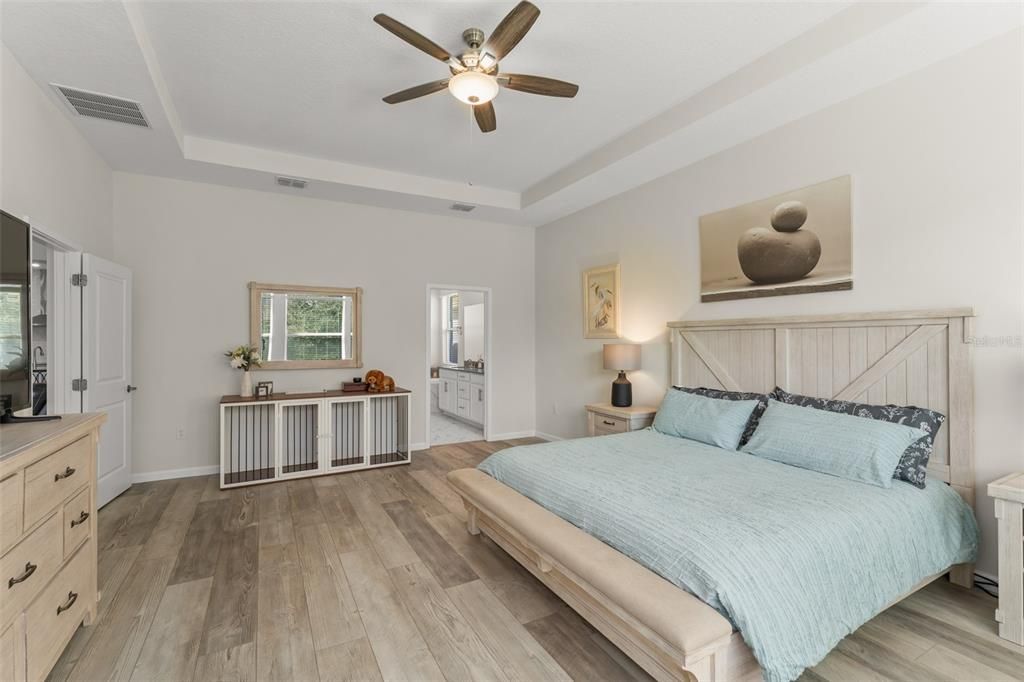 合同活跃: $735,000 (5 贝兹, 3 浴室, 3014 平方英尺)