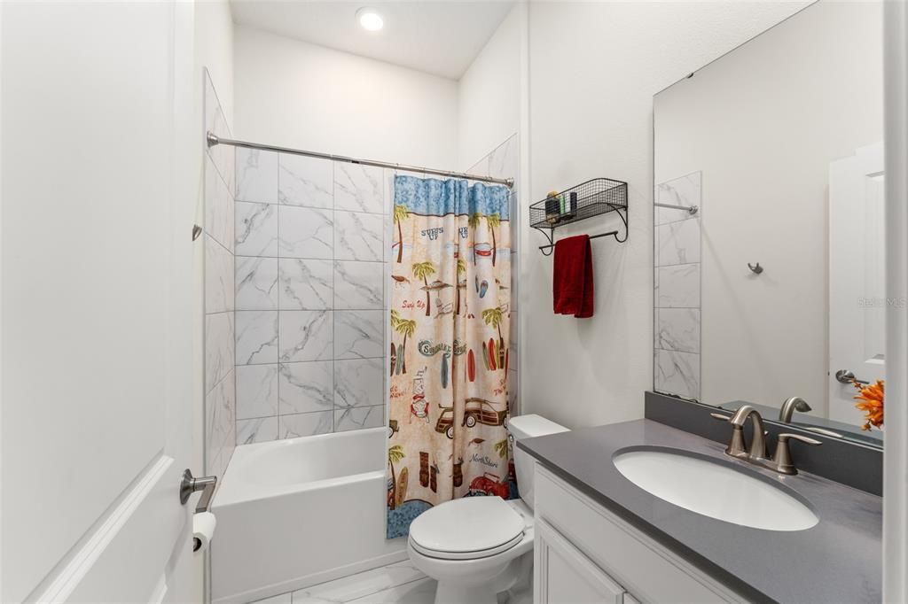 合同活跃: $735,000 (5 贝兹, 3 浴室, 3014 平方英尺)