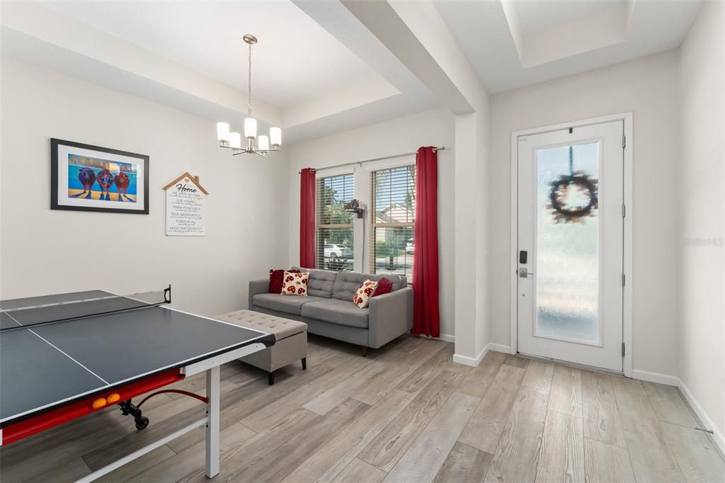 合同活跃: $735,000 (5 贝兹, 3 浴室, 3014 平方英尺)