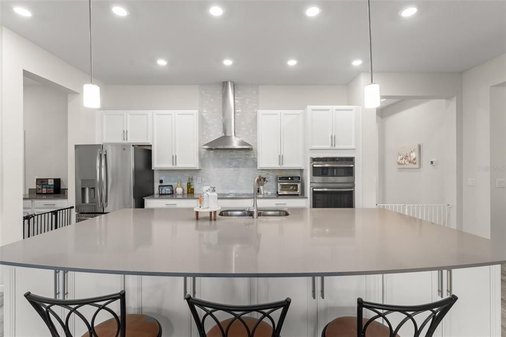 合同活跃: $735,000 (5 贝兹, 3 浴室, 3014 平方英尺)