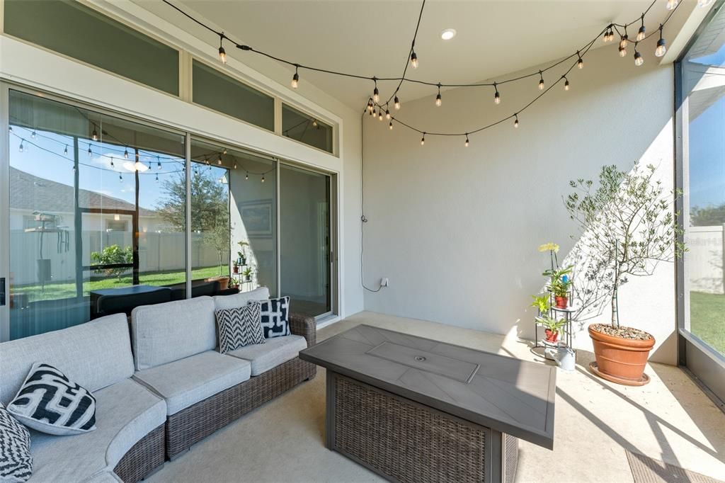 合同活跃: $735,000 (5 贝兹, 3 浴室, 3014 平方英尺)