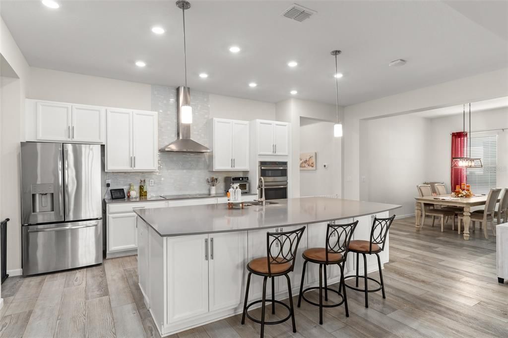 合同活跃: $735,000 (5 贝兹, 3 浴室, 3014 平方英尺)