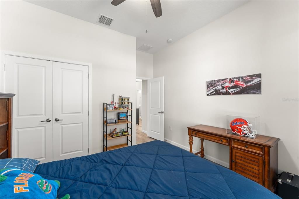 合同活跃: $735,000 (5 贝兹, 3 浴室, 3014 平方英尺)