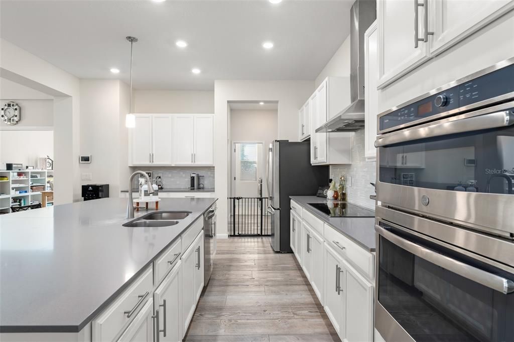 合同活跃: $735,000 (5 贝兹, 3 浴室, 3014 平方英尺)