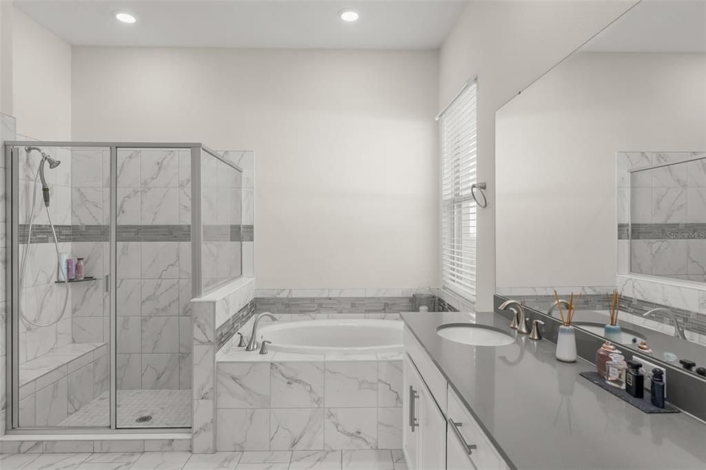 合同活跃: $735,000 (5 贝兹, 3 浴室, 3014 平方英尺)