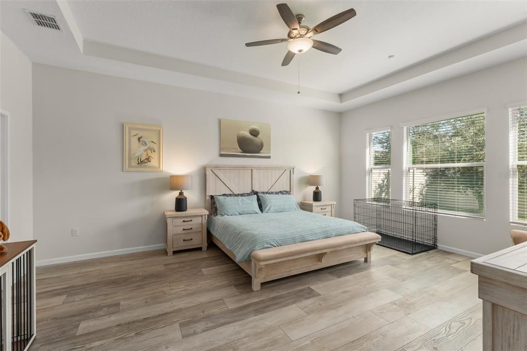 合同活跃: $735,000 (5 贝兹, 3 浴室, 3014 平方英尺)