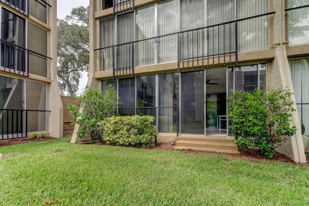 For Rent: $2,200 (2 beds, 2 baths, 1094 Square Feet)