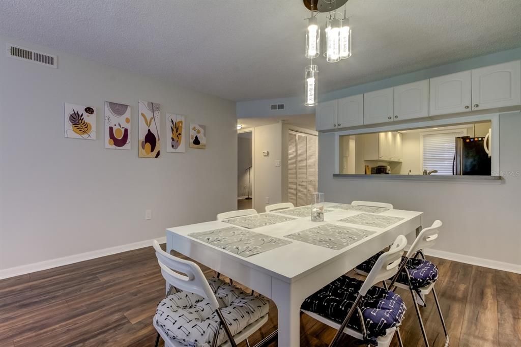 For Rent: $2,200 (2 beds, 2 baths, 1094 Square Feet)