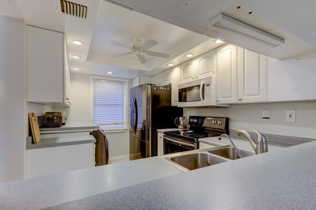 For Rent: $2,200 (2 beds, 2 baths, 1094 Square Feet)