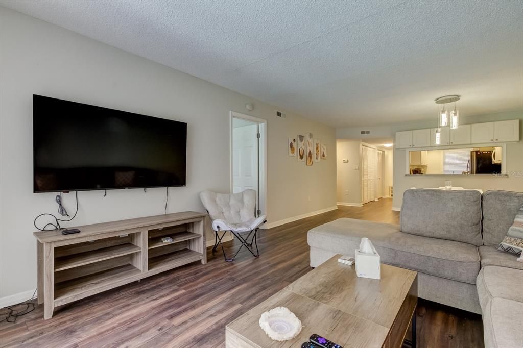 For Rent: $2,200 (2 beds, 2 baths, 1094 Square Feet)