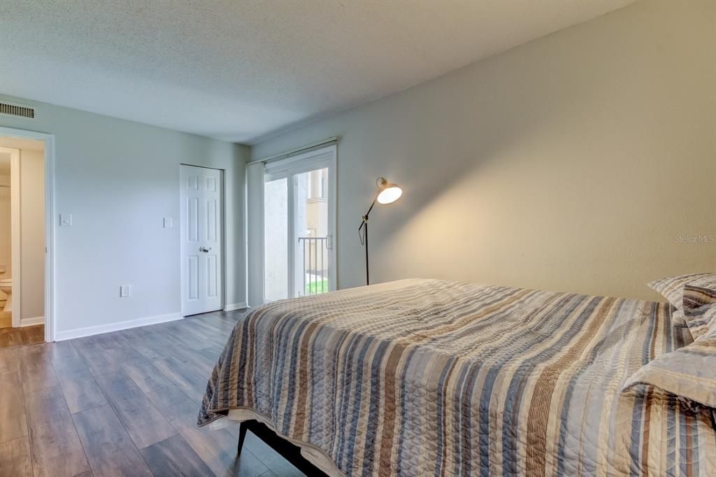 For Rent: $2,200 (2 beds, 2 baths, 1094 Square Feet)