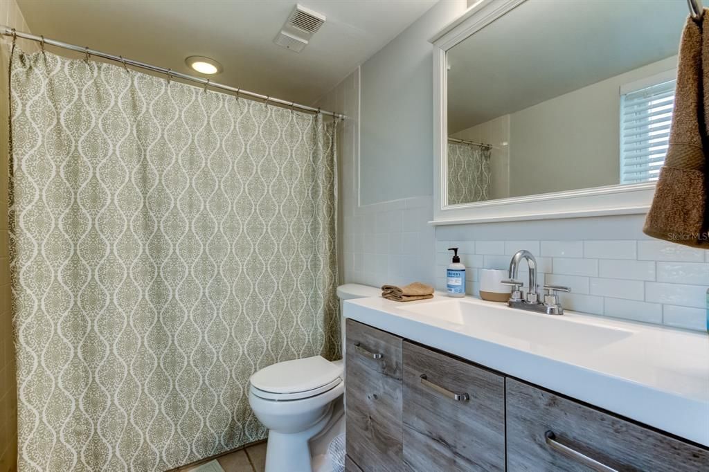 For Rent: $2,200 (2 beds, 2 baths, 1094 Square Feet)