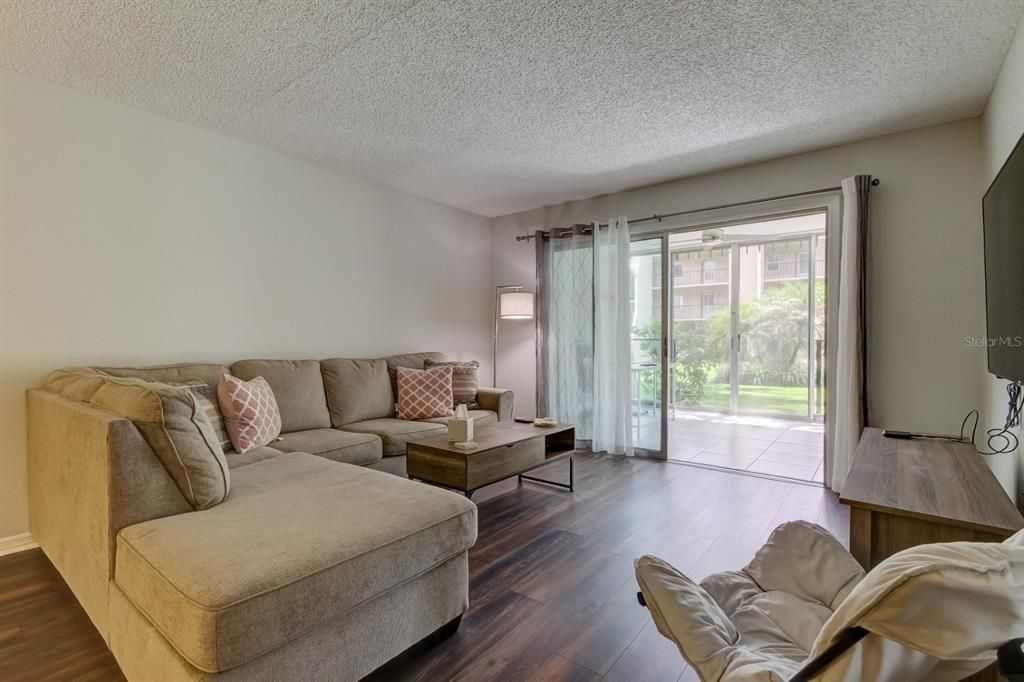 For Rent: $2,200 (2 beds, 2 baths, 1094 Square Feet)