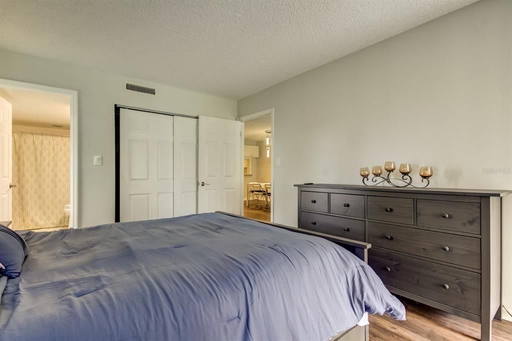 For Rent: $2,200 (2 beds, 2 baths, 1094 Square Feet)